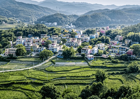 江西省实现全国首例“采矿权+集体建设用地使用权”组合供给