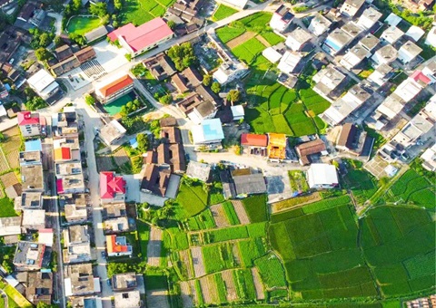 福建省发展“村落驰名行动” <br>自执行以来至上月底，全省共定名、改名地名4900余个，采集上图村落地名信息近14万条